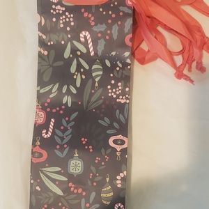 Design Group Wine Bottle Gift Bags Holiday Candy Cane 5in x 13in x 4in 12- Pack